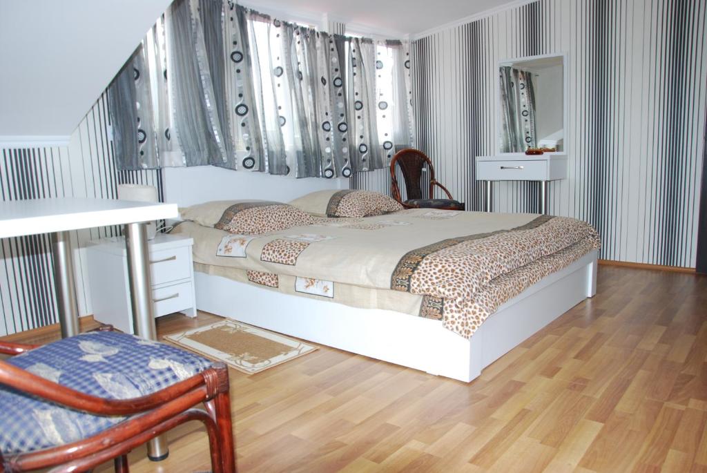 Old Capital room 1